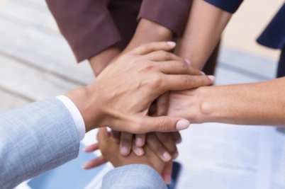 Hands team - H-Four Logistics